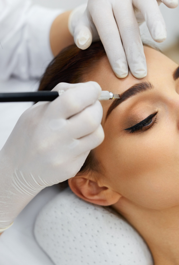 مخاطر المكياج الدائم على البشرة