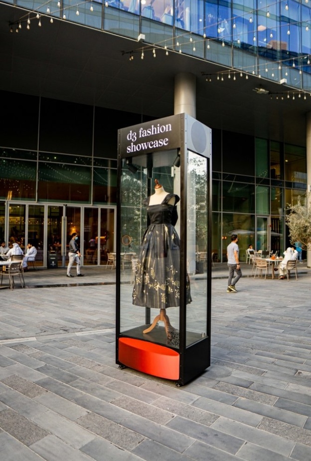 حيّ دبي للتصميم يسلط الضوء على المواهب في معرض _فاشن شوكيس_ للأزياء