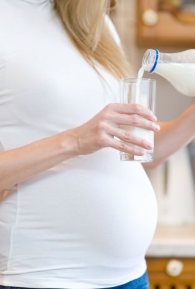 فوائد الحليب للحامل وجنينها في الشهر التاسع