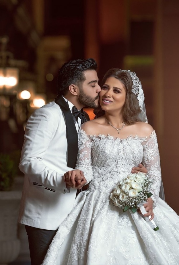 الفنان أحمد كامل مع عروسته
