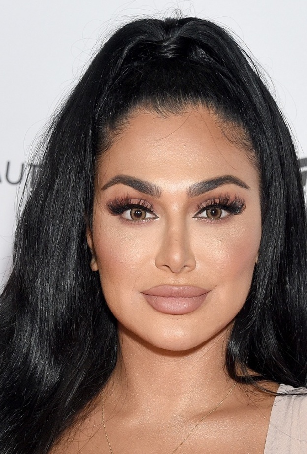 أشهر خبيرات التجميل العرب تزامنا مع يوم المرأة العالمي 2021