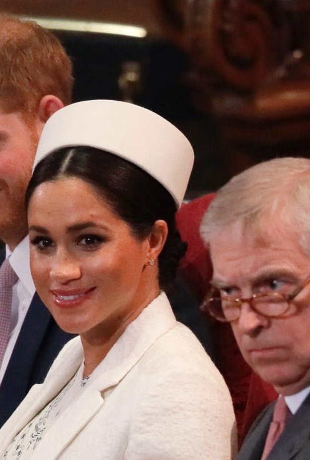 انتقادات للقصر الملكي البريطاني لدفاعه عن الأمير أندرو بخلاف ميغان ماركل