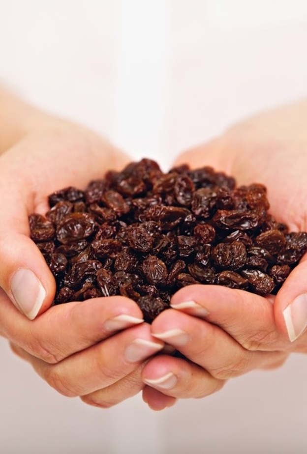  ما هي فوائد تناول الزبيب المنقوع
