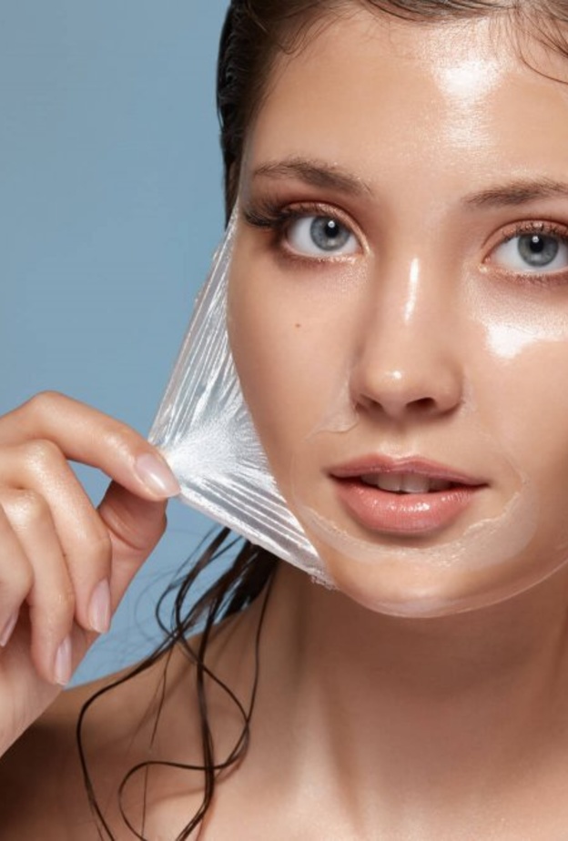 بعد التقشير الكيميائي للبشرة اغسلي وجهك بالماء البارد