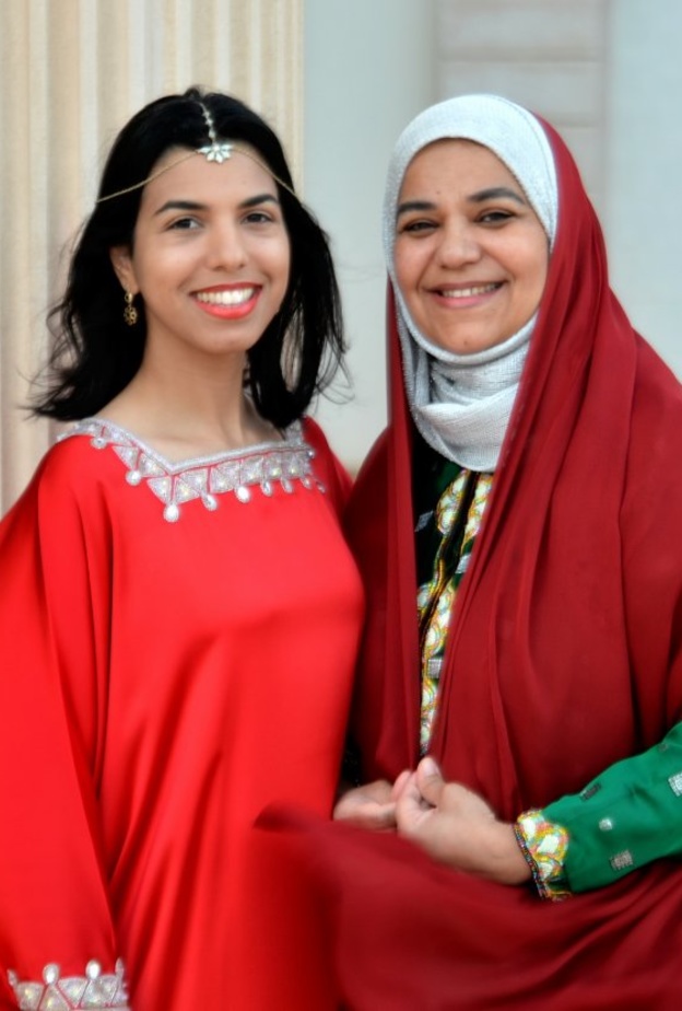 موسستا الدار سالم الإسماعيلي وابنتها سعاد ناصر الريامي