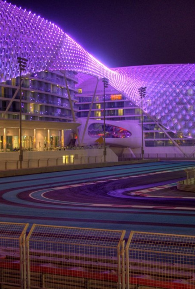  جزيرة ياس من أجمل الأماكن السياحية في أبوظبي بواسطة Rob Alter