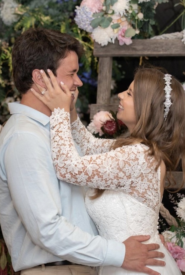 بيندي إيروين Bindi Irwin وتشاندلر بأول Chandler Powell