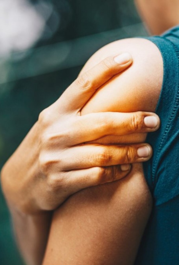 أسباب تجمد الكتف وعلاجه