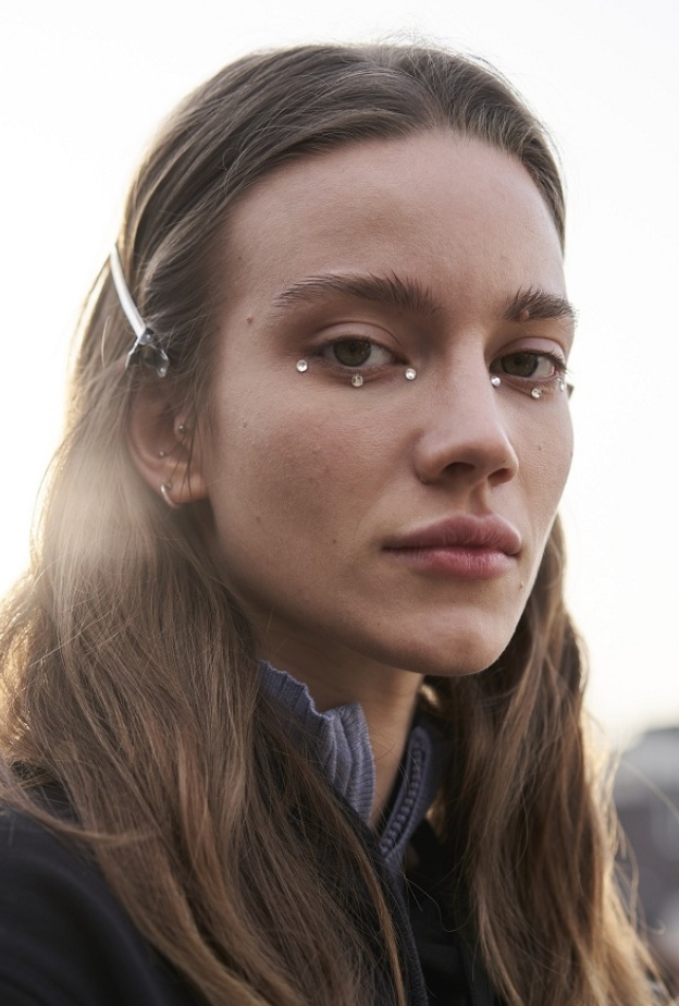 صيحات خريف 2021 الجمالية مع الستراس الملفت من دار Courreges 2021