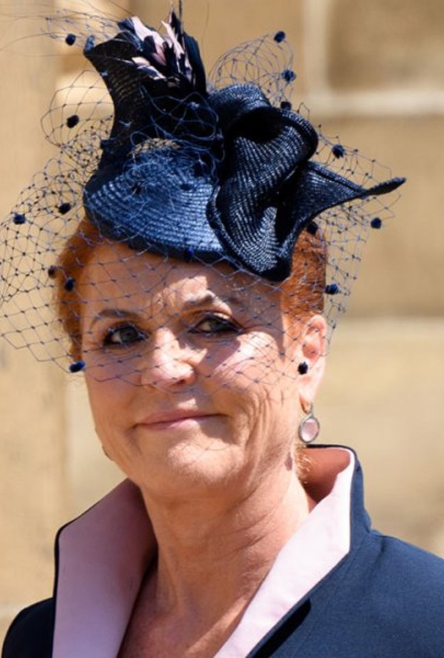 سارة فيرغسون علمت ميغان ماركل طريقة الانحناء أمام الملكة