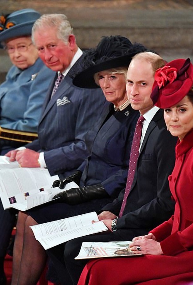 ملكة بريطانيا تستضيف اجتماعات إدارة أزمة مع الأميرين تشارلز ووليام