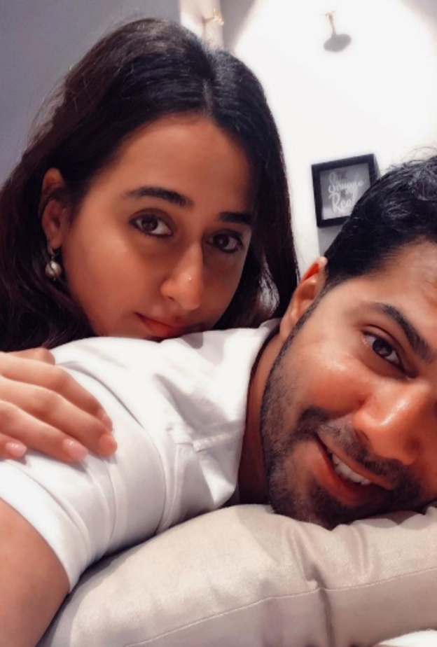 فارون داوان ينشر صورة تجمعه بزوجته بمناسبة اليوم العالمي للمرأة