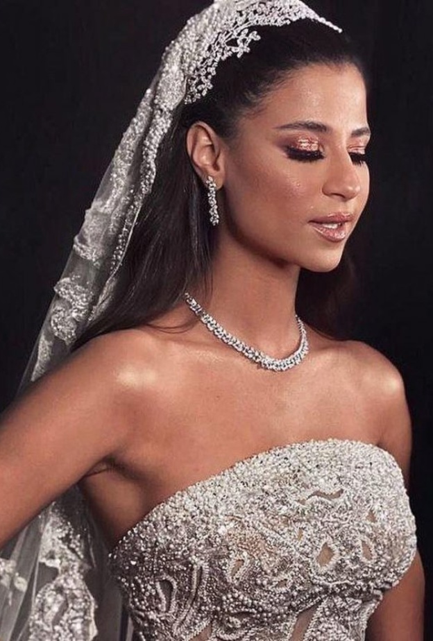 دينا داش شقيقة الفنان الشاب أحمد داش في يوم زفافها