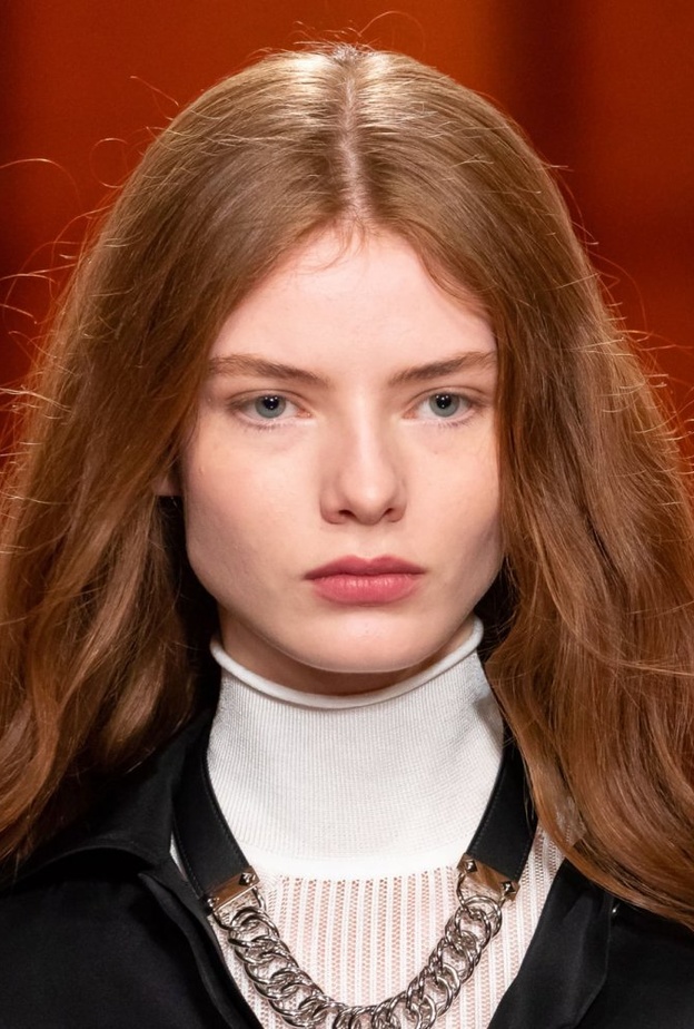 صيحات جمالية بارزة في أسبوع باريس للموضة في خريف 2021