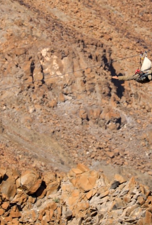 تجربة زيبلاين العلا الساحرة وسط أحضان العلا