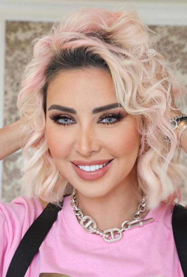 أحدث ألوان وتسريحات شعر مستوحاة من اطلالات جويل ماردينيان 2021