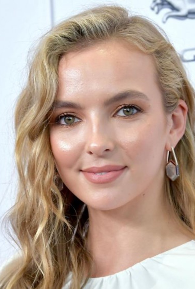 إضاءة البشرة خطوة أساسية في إطلالات جودي