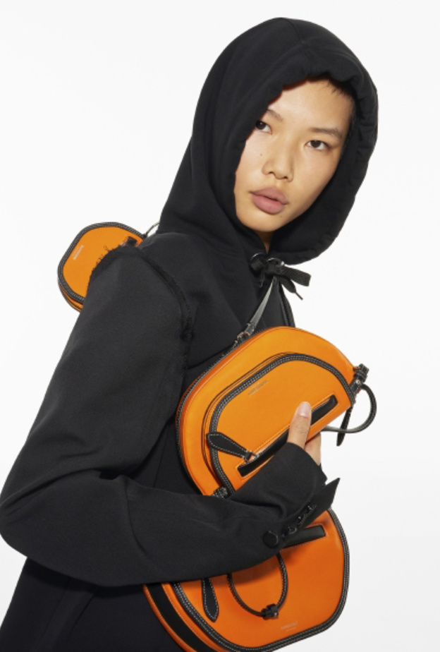 Burberry تكشف عن حملتها الاعلانية لموسم ربيع وصيف 2021