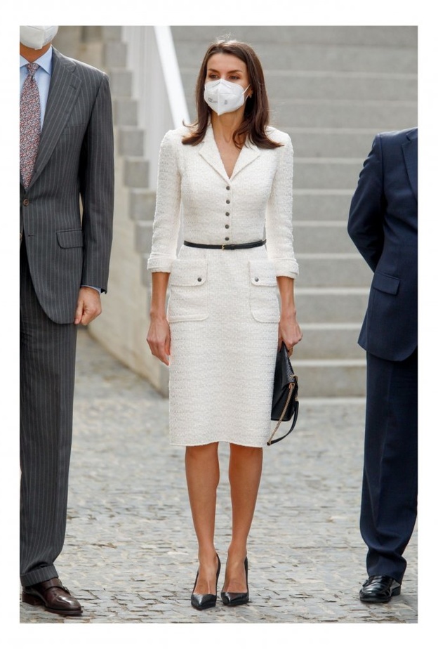 اطلالات باللون الابيض من الملكة ليتيسيا