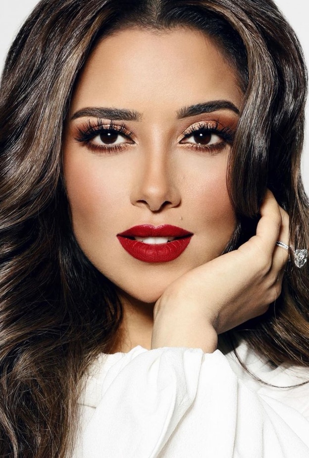 مكياج معدني ناعم