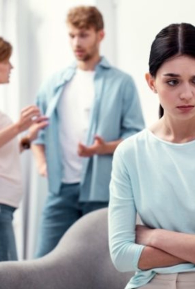 ما هي صفات شخصية الرجل المتعلق بوالدته