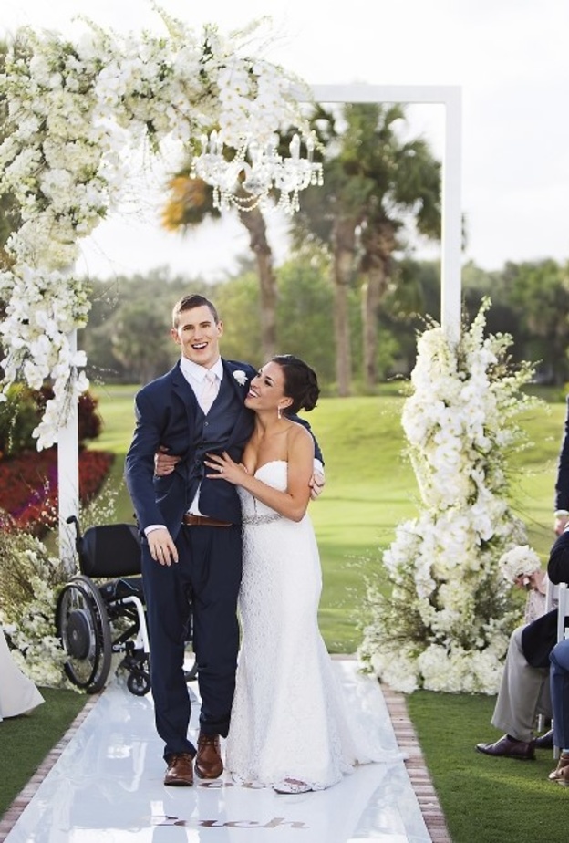  فيلم وثائقي يحكي قصة عريس أصر على المشي في زفافه رغم الشلل