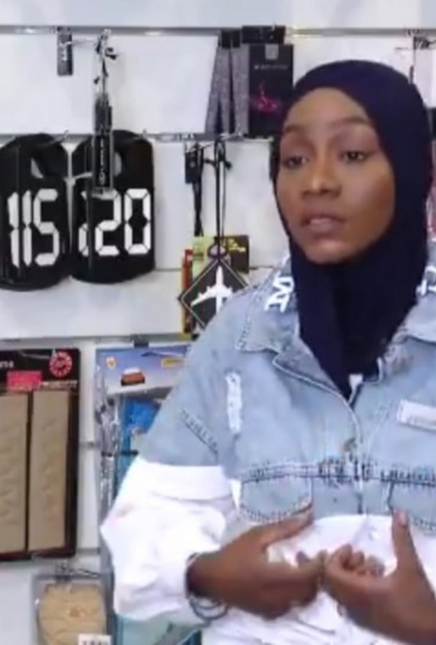  زبيدة هوساوي التي امتهنت مجال زينة السيارات