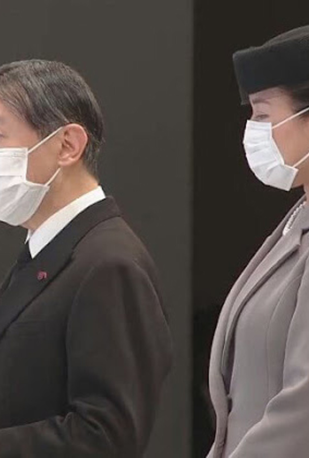 إمبراطور وإمبراطورة اليابان يزوران المسرح الوطني في اليابان