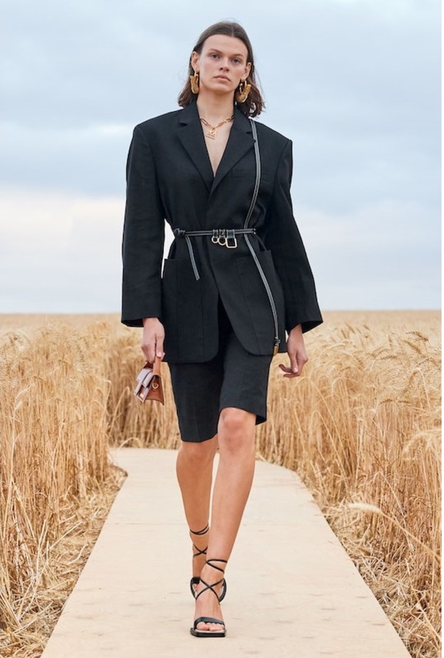 موديلات الشورت الطويل موضة ربيع 2021