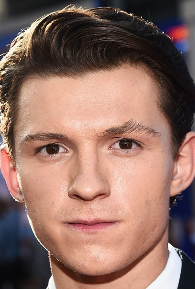 توم هولاند يكشف عن حلمه بتجسيد دور "جيمس بوند الأصغر" 2021