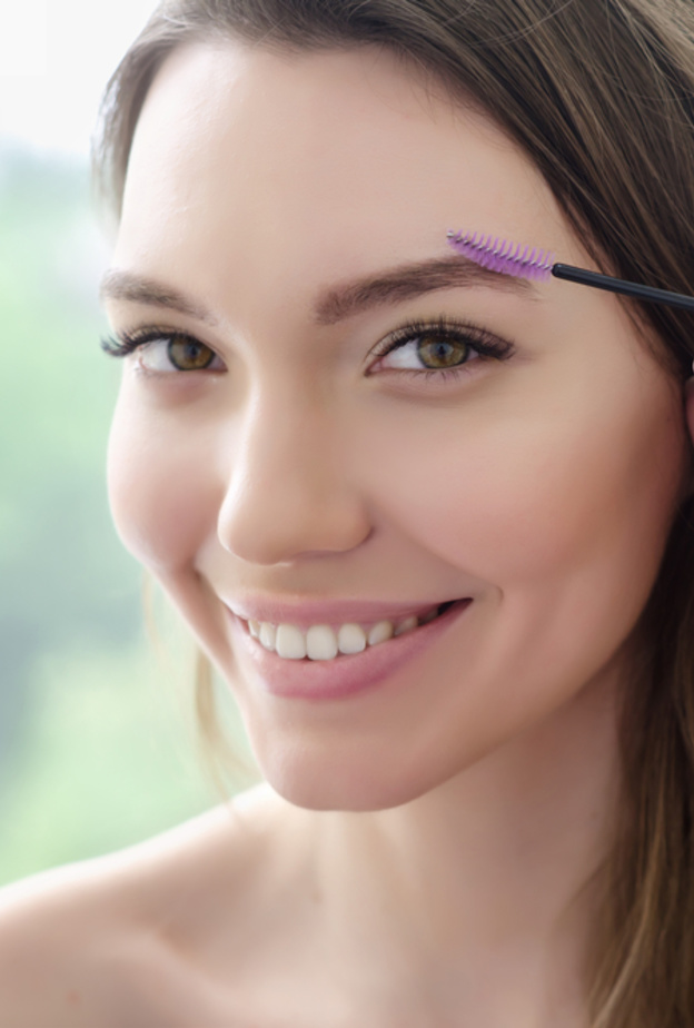 خطوات تكثيف الحواجب بخلطات الزيوت الطبيعية 