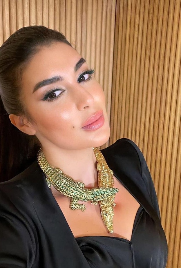 عقد ياسمين صبري الثمين