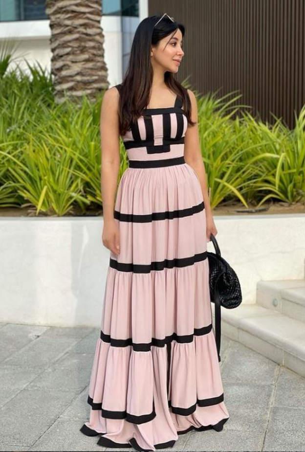 تألقت أسيل بفستان طويل من تصميم شربل كرم