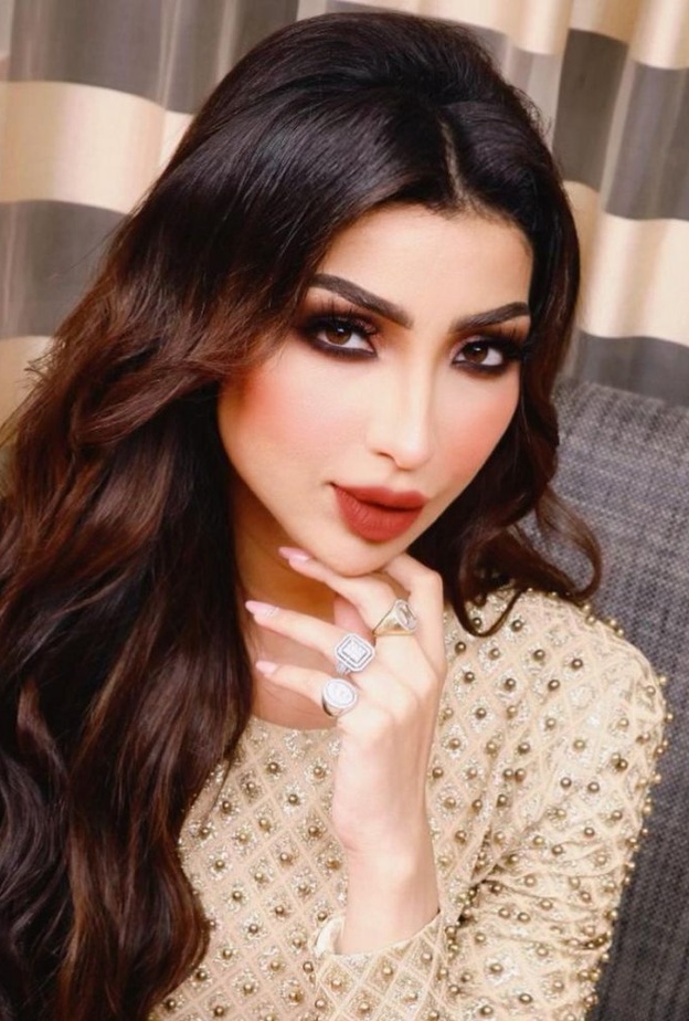  تسريحات راقية لصاحبات الشعر الطويل مستوحاة من اطلالات دنيا بطمة