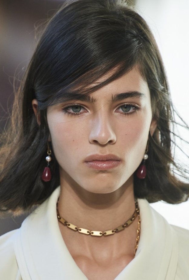  قصات شعر كاريه مع الغرة الامامية من دار Ports 1961