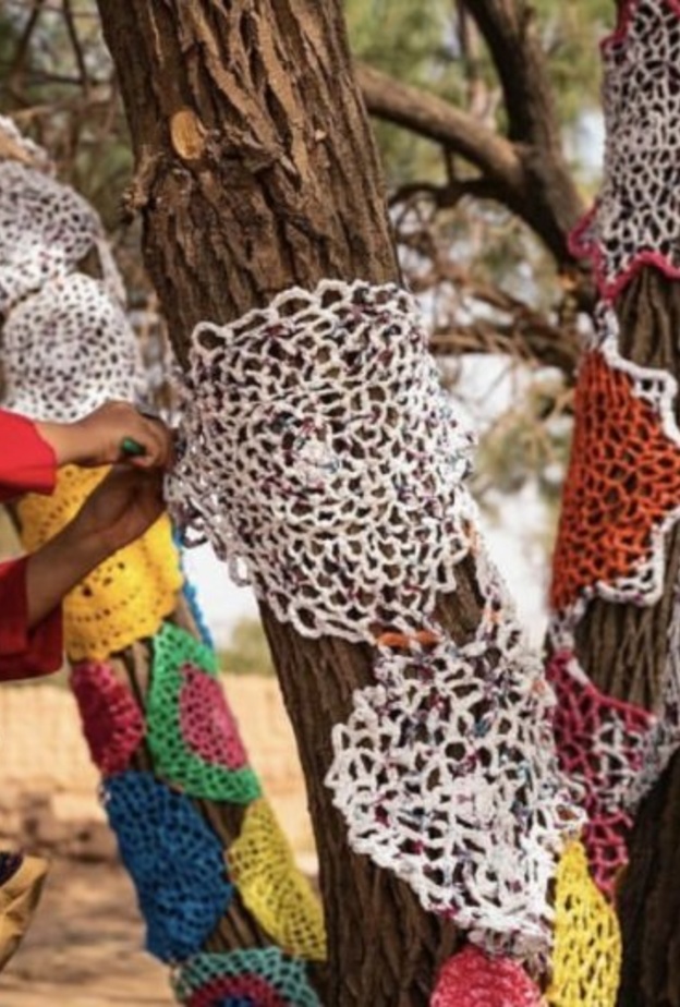 جانب من عمل الحرفيات - المصدر حساب انستقرام وزير الثقافة 