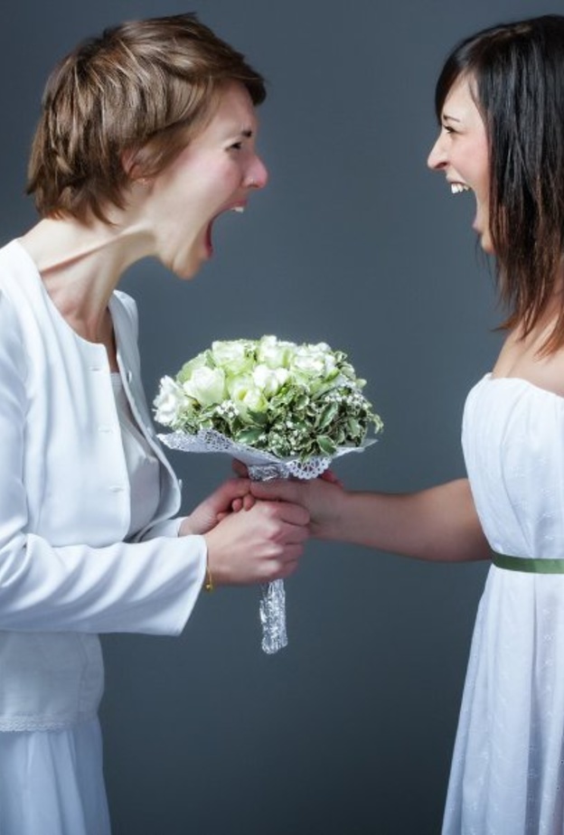 خلاف كبير بين عروس ووالدتها بسبب ثيم الزفاف