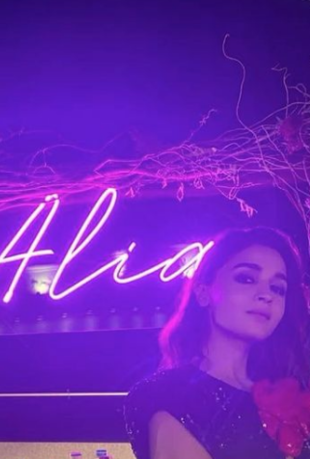 شاهد صور من حفل عيد ميلاد عليا بهات بصحبة عائلة كابور