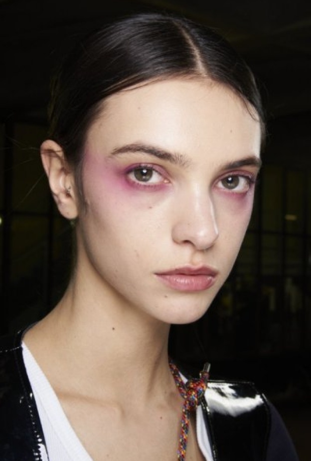 رسمات مكياج ملونة للربيع مع الظلال الزهرية من دار Blumarine