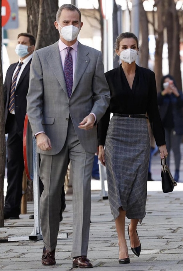 الملكة ليتيزيا والملك فيليب السادس يزوران مصنع Royal Tapestry في مدريد