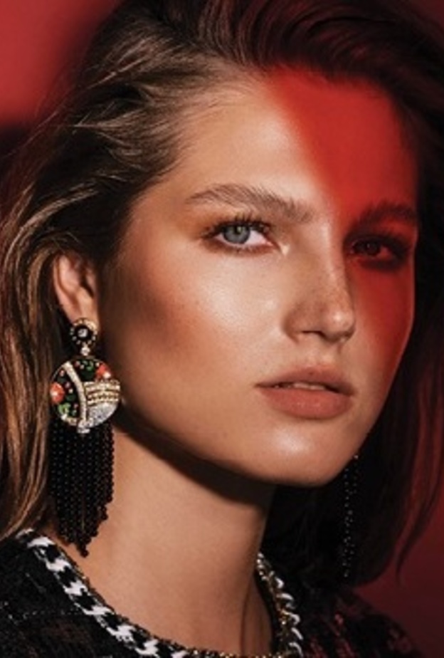 جلسة تصوير خاصة لـ "هي" من CHANEL ..مزيج الأنوثة والرقي