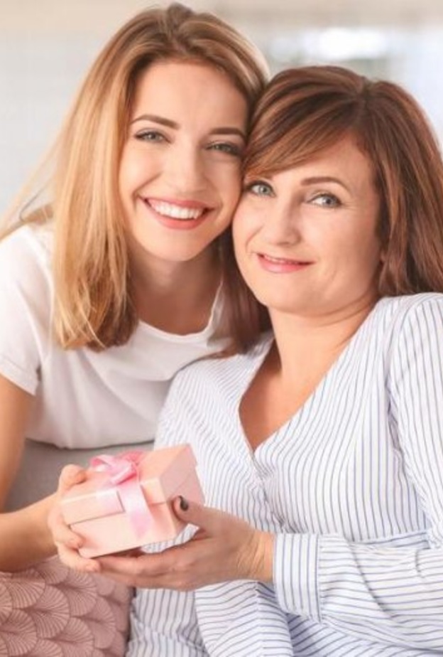 كيف تختارين هدية عيد الأم لحماتك صعبة الإرضاء