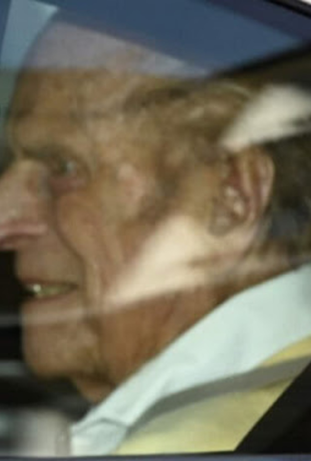 الأمير فيليب يغادر المستشفى ويعود إلى وندسور