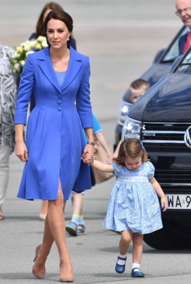 في برلين عام 2017 أطلت الأم وإبنتها باللون الأزرق وتفضّل كيت اختيار نفشة الورود لابنتها