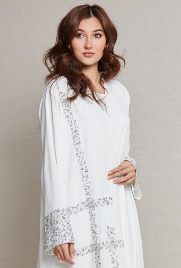 بساطة ورقي العباية البيضاء الناعمة من تصميم  1988 LINE