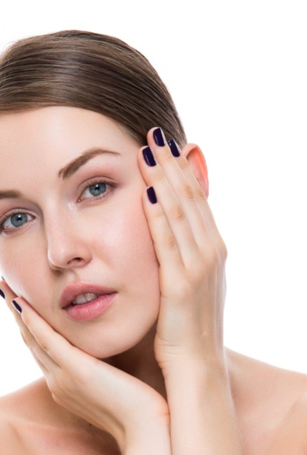 خلطات طبيعية لتنظيف البشرة قبل عيد الام