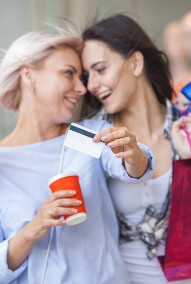 بمناسبة عيد الأم 10 أفكار لمشاركة الأم في تحضيرات الزفاف