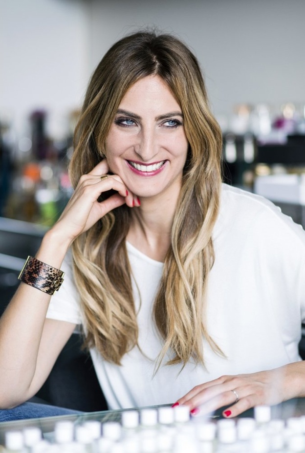 العطارة سونيا كونستانت  MUSC NOIR عطر  يكشف لغز المرأة الغامضة