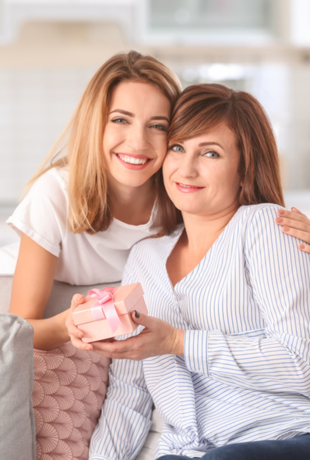 المفاجأة مهمة عند تقديم الهدية