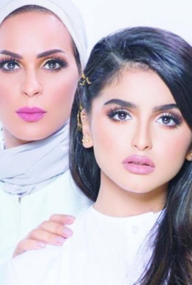 منى السابر وحلا الترك